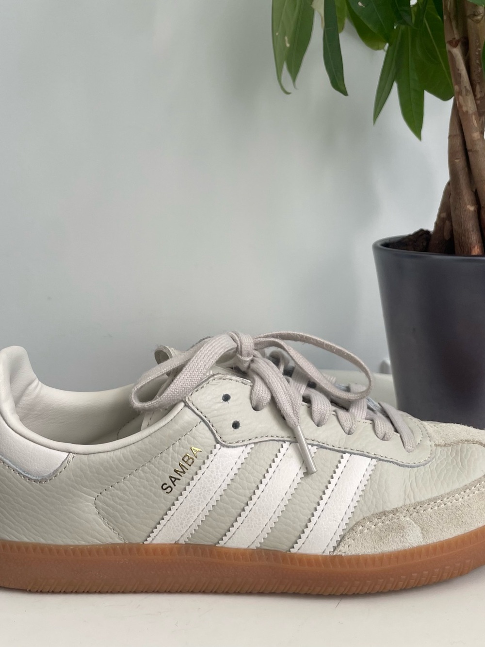 Women Size 9 adidas Samba OG
Aluminum Gum Shoes